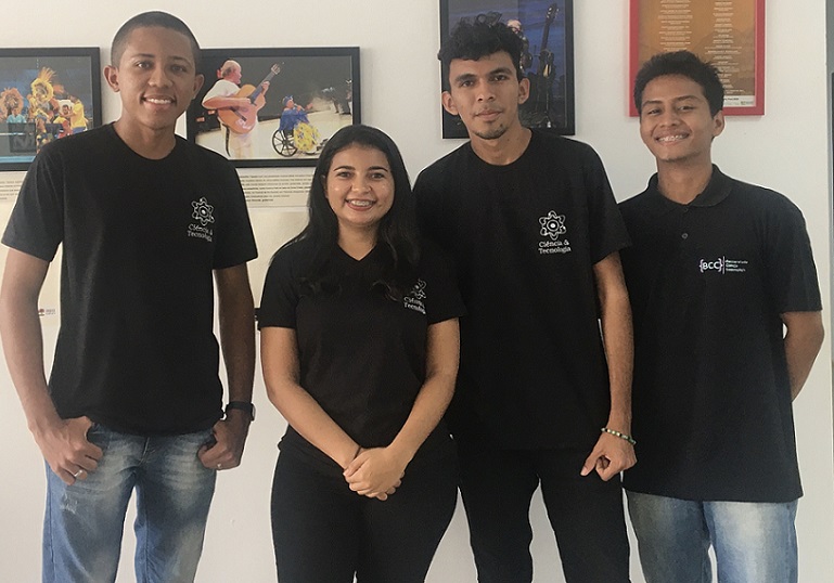 Os estudantes Erik Breno Branches Caldeira, Jucielle de Jesus Canto, Moisés Willian Albuquerque Campos e Maike dos Santos Cavalcante, dos cursos de Ciência e Tecnologia e de Ciências da Computação do IEG/UFOPA, se preparam para participar da Biochallenge Brasil.