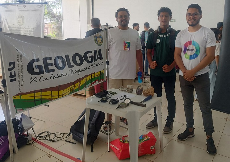 Os nove cursos do instituto montaram estandes, cada um destacando as suas potencialidades, oportunidades, habilidades e competências disponíveis para cada estudante interessado em ingressar na universidade e atuar nas áreas das engenharias e das geociências.
