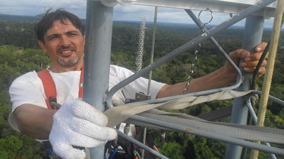 O meteorologista e professor do curso de Ciências Atmosféricas do IEG, Júlio Tota, coordena as ações do projeto CarbonARA-Brazil na região do Baixo Amazonas, uma iniciativa científica internacional, com verba da Agência Espacial Europeia (ESA).