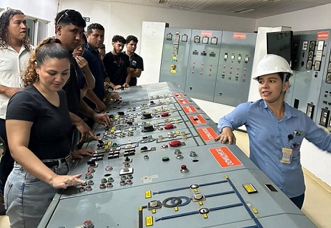 Eles tiveram a oportunidade de verificar como funciona a operação e os processos de manutenção daquela usina hidrelétrica, construída na década de 1970