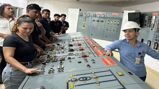 Eles tiveram a oportunidade de verificar como funciona a operação e os processos de manutenção daquela usina hidrelétrica, construída na década de 1970