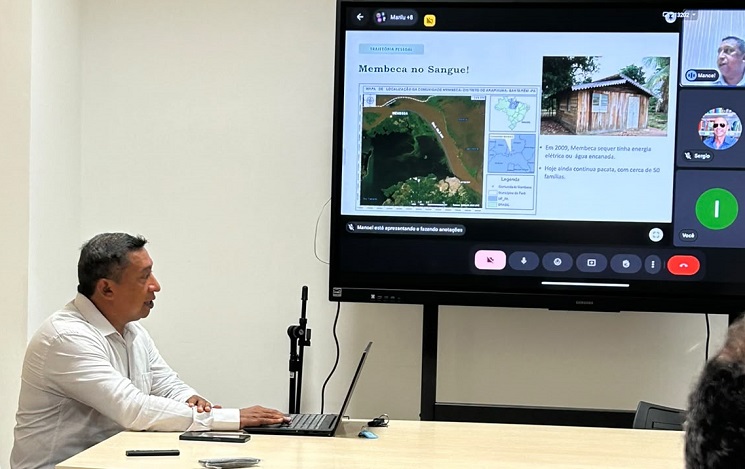 Na sexta-feira, 25/09, Manoel Roberval Pimentel Santos fez a defesa do seu memorial acadêmico, conseguindo a progressão funcional para a Classe E, o nível mais elevado da carreira